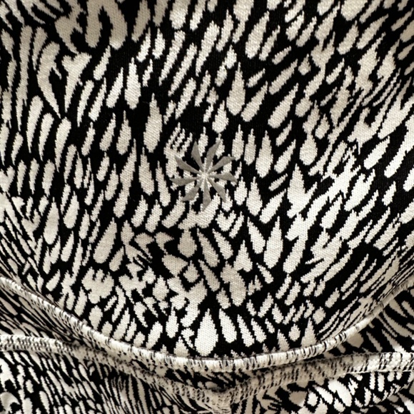 Athleta ultimate stash tight 7/8 - Picture 8 of 8